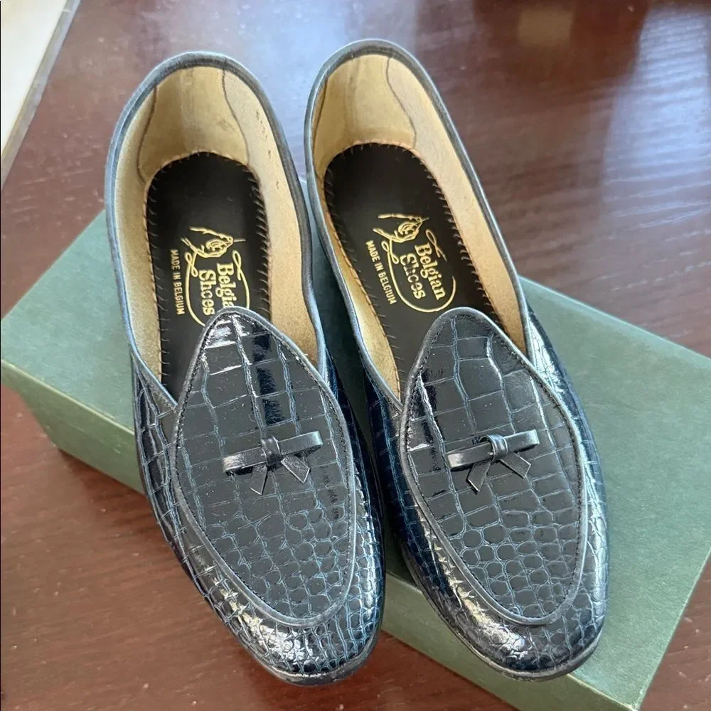 Stylish navy blue Crocodile Pattern Loafers